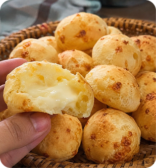 Pães de queijo recheados
